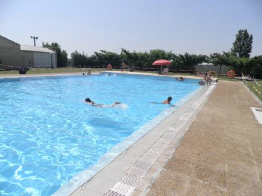 Piscina Esplús